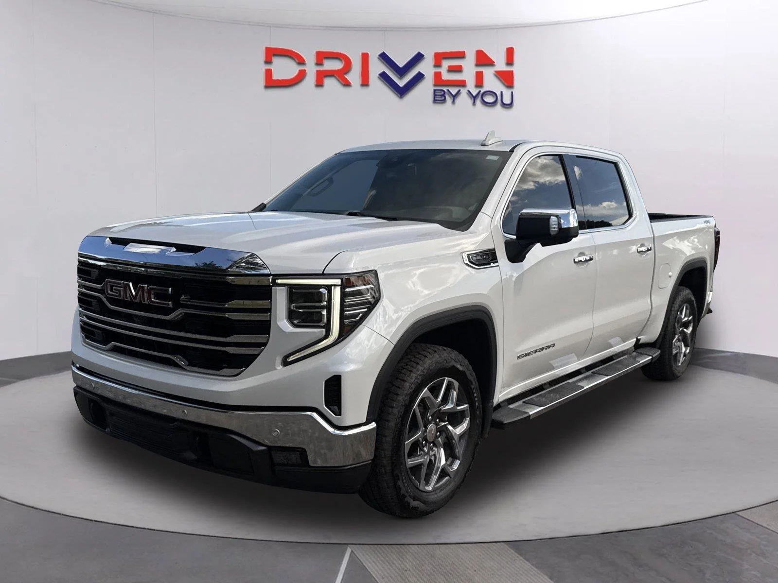 Used 2024 White Frost Tricoat GMC SLT image 8