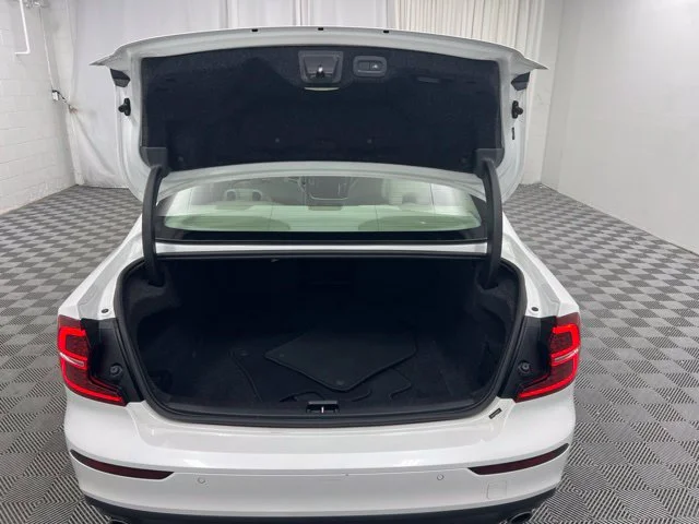 Used 2021 White Volvo T5 Momentum image 8