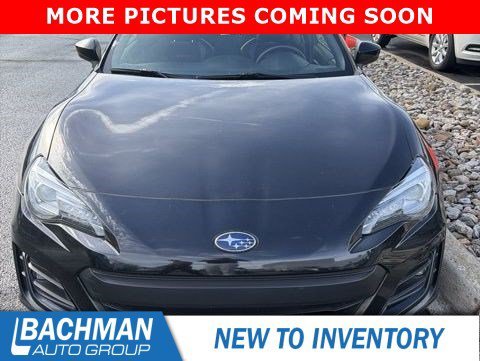 Used 2017 Crystal Black Pearl Subaru Limited image 3
