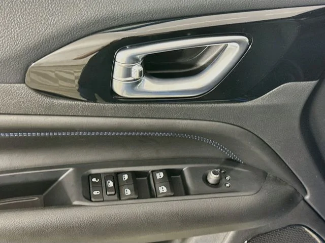 New 2026 Blue Jeep Latitude image 17