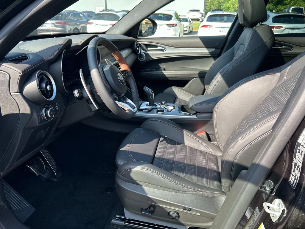 2025 Alfa Romeo Stelvio Intensa - Photo 21