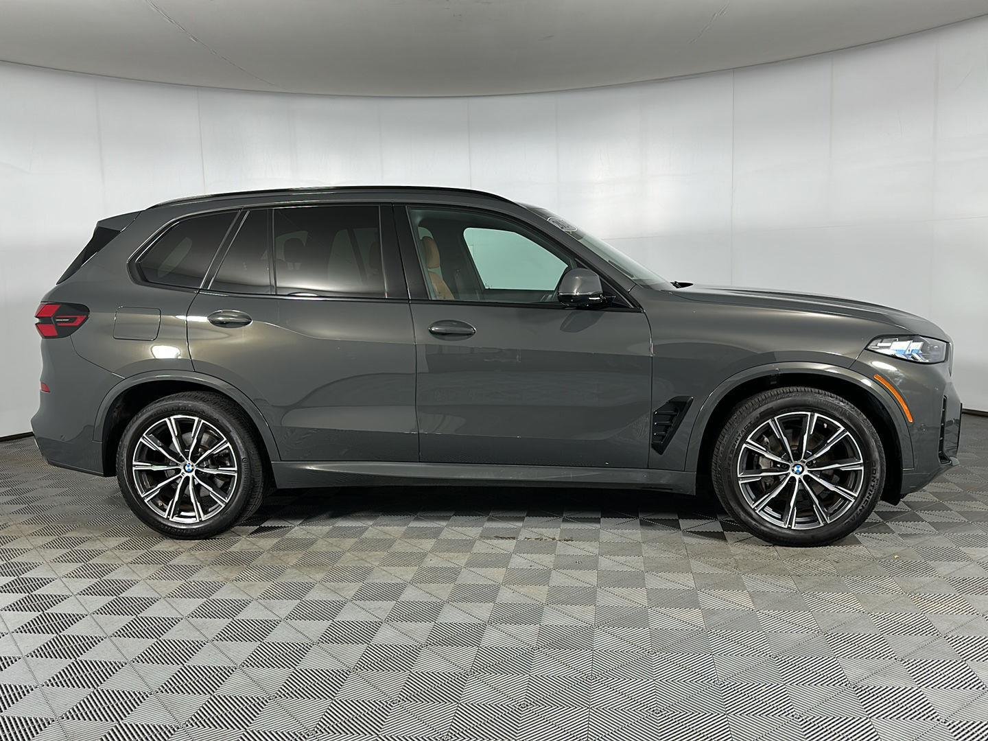 Used 2024 Dravit Grey Metallic BMW xDrive40i image 27