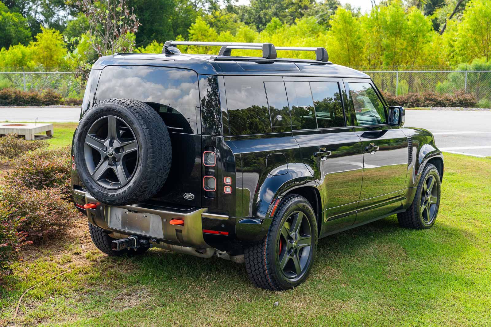 Used 2021  Land Rover X image 10