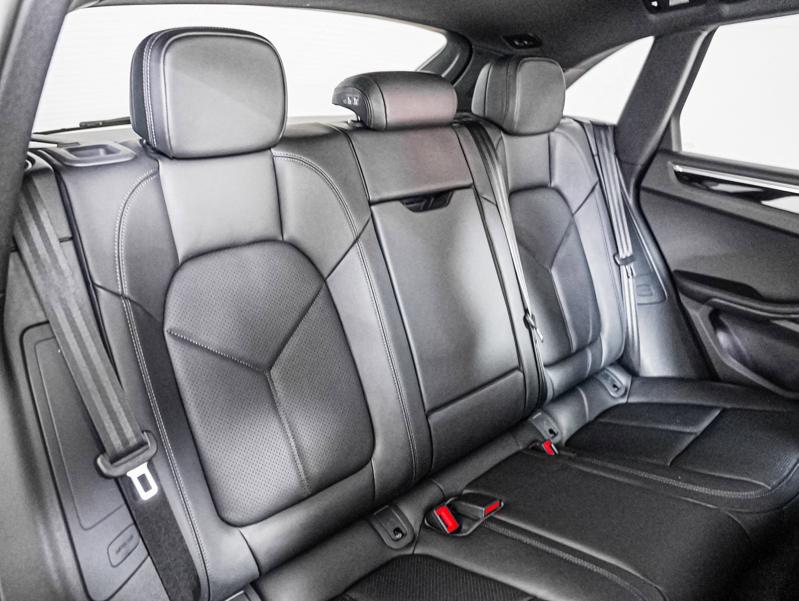 2025 Porsche Macan - Photo 6