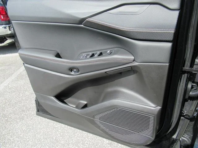 New 2026 Diamond Black Crystal Pearl-Coat Exterior Paint Jeep Limited image 19