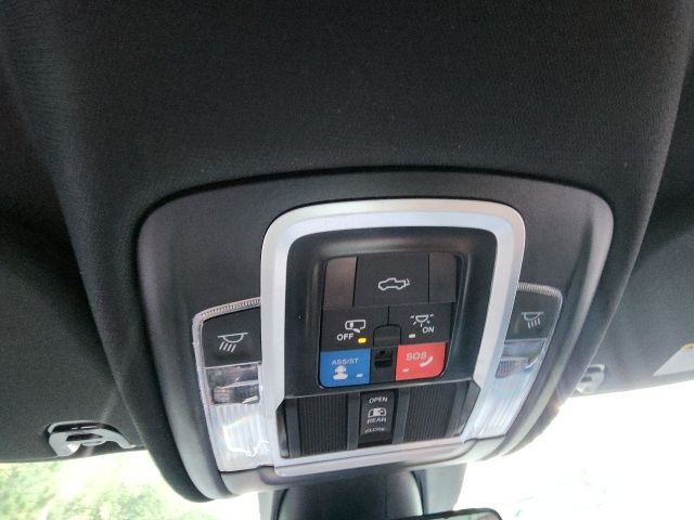 Used 2022 White Ram Laramie image 33