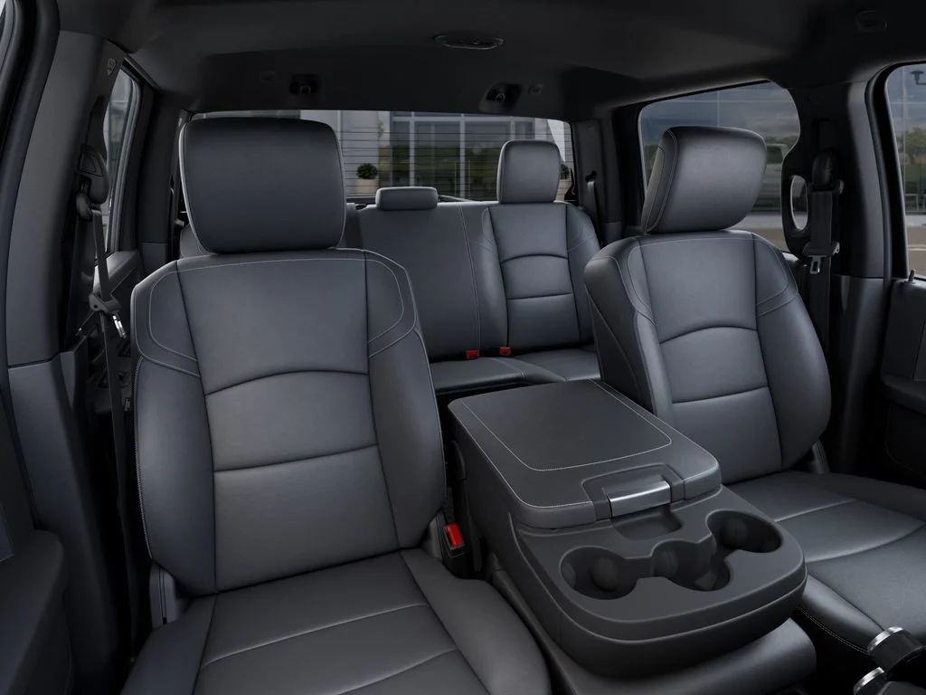 New 2026 Diamond Black Crystal Pearl-Coat Exterior Paint RAM Tradesman image 16