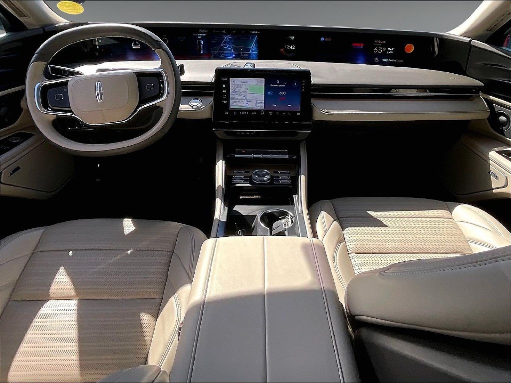 Used 2025 White Lincoln Reserve image 21