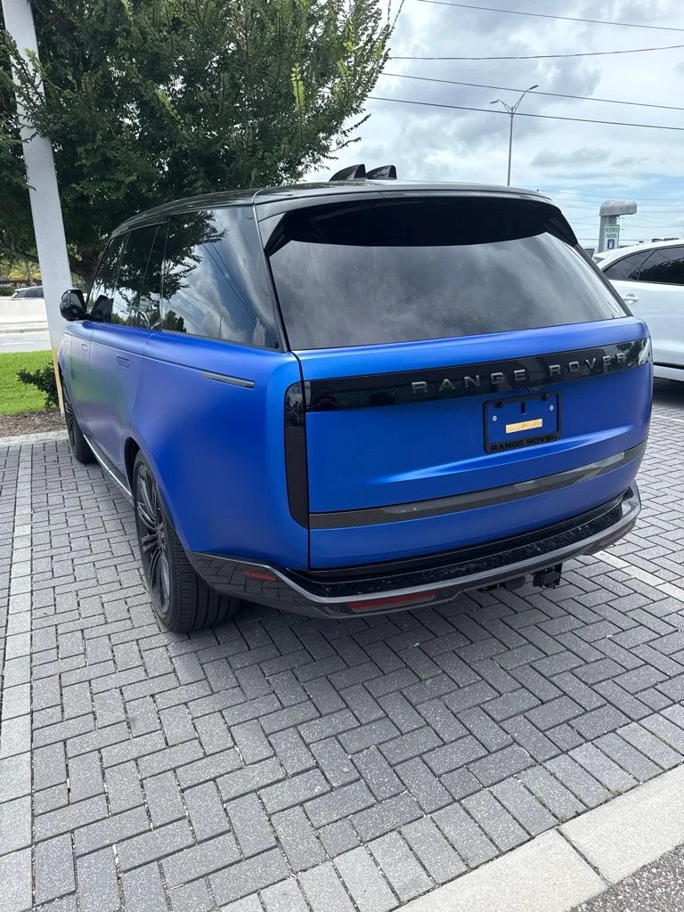 Used 2026 Velocity Blue SV Bespoke Ultra Metallic Satin Land Rover SE image 4