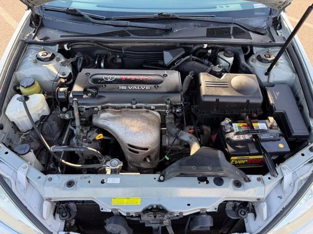Used 2004 Silver Toyota LE image 27
