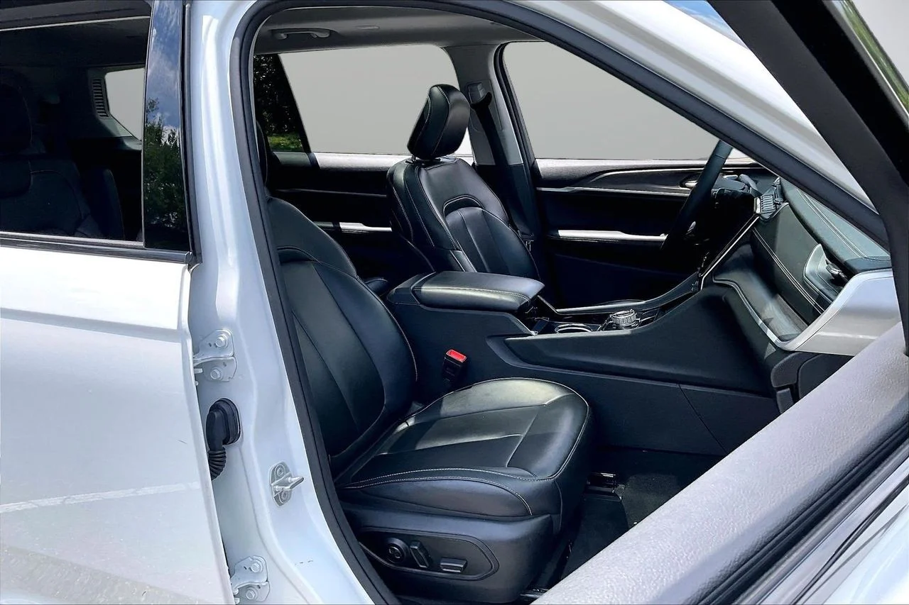 Used 2023 White Jeep Limited image 25