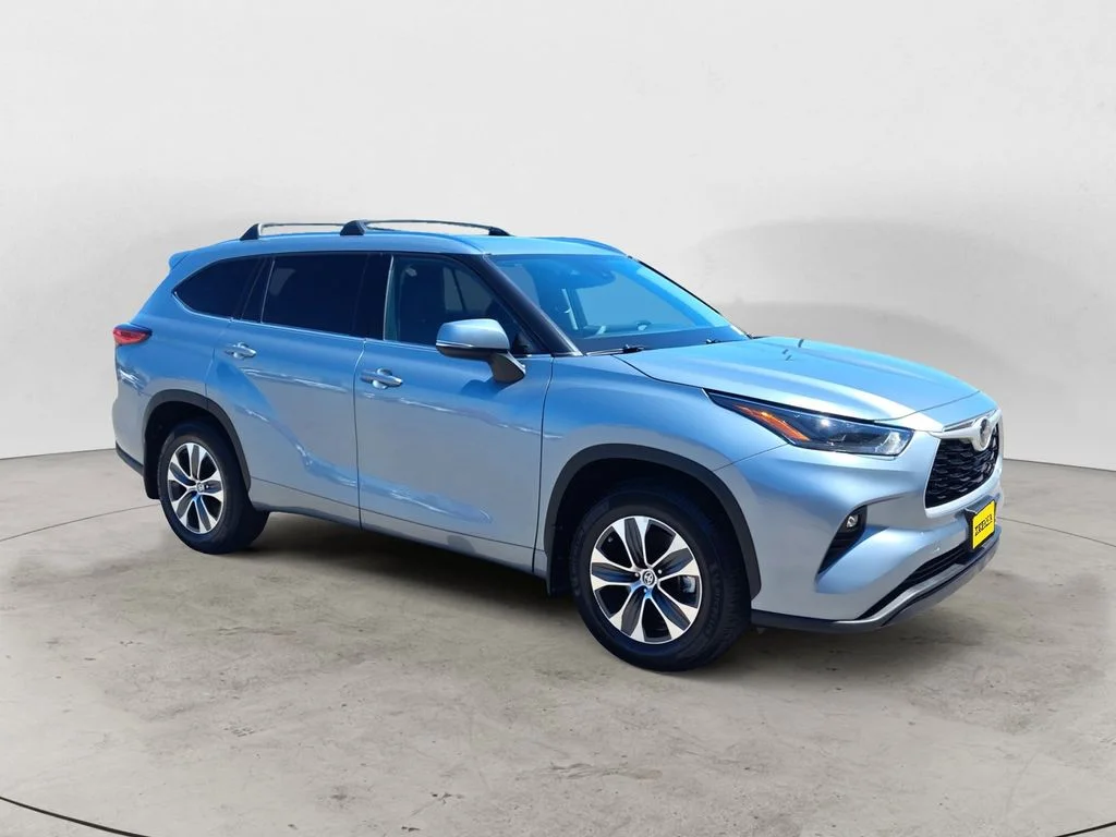 Used 2021 Gray Toyota XLE image 7