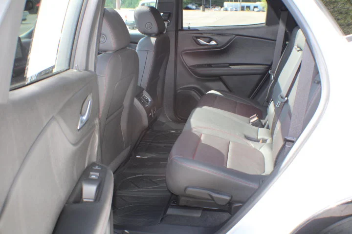 Used 2023 Iridescent Pearl Tricoat Chevrolet RS image 16