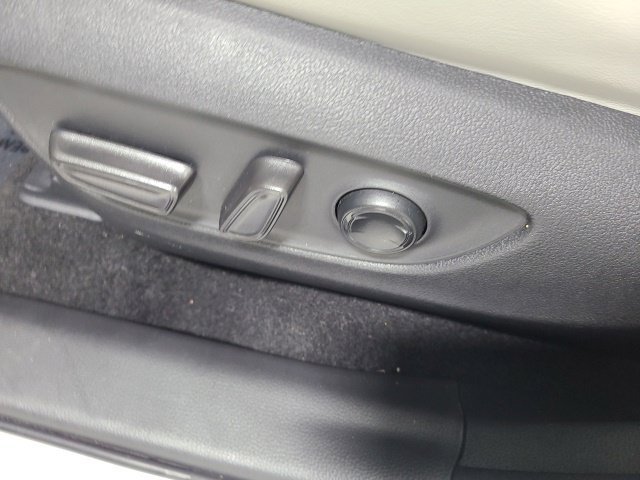 Certified Used 2024 Pearl Toyota XLE Premium image 21