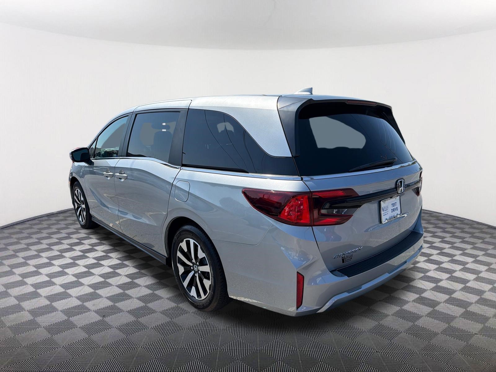 Certified Used 2025 Solar Silver Metallic Honda EX-L image 5