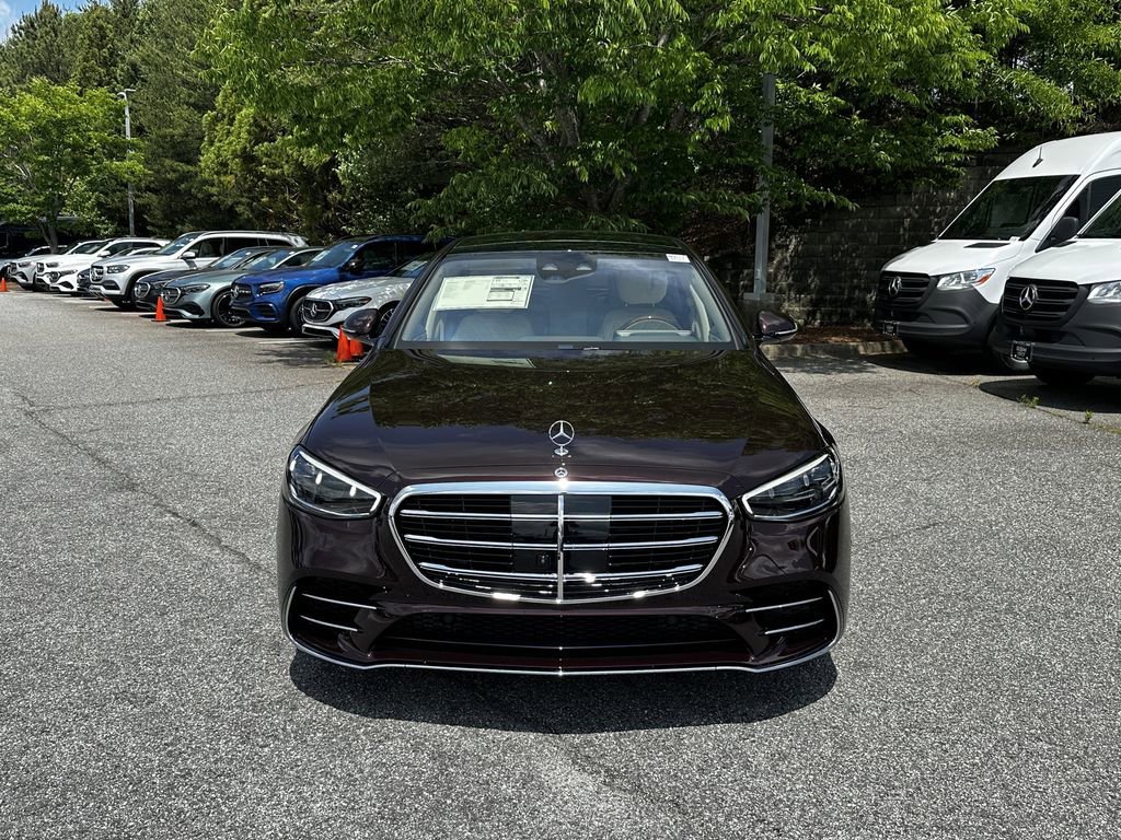 New 2026 MANUFAKTUR Rubellite Red Metallic Mercedes-Benz S 580 image 3