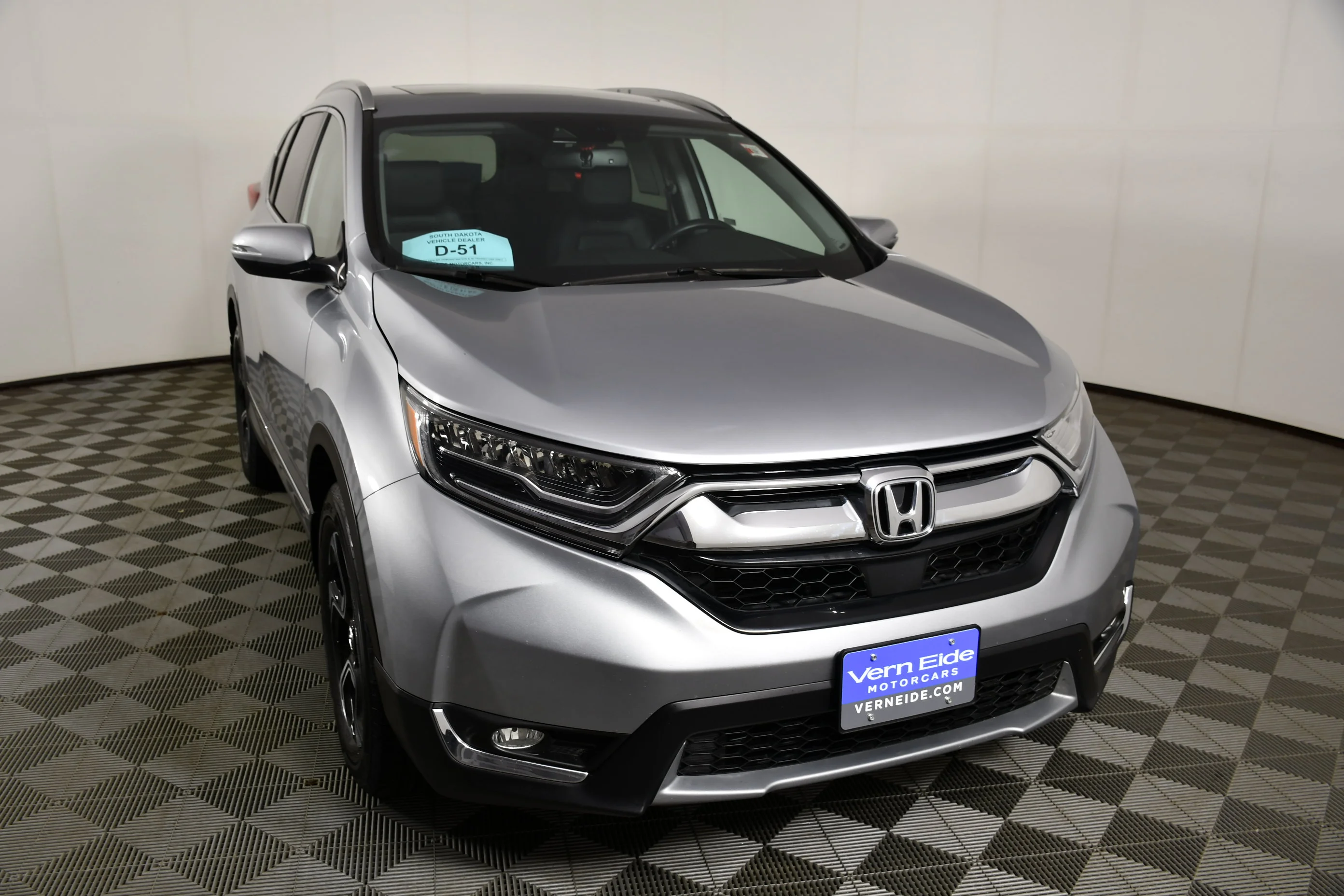 Used 2019 Lunar Silver Metallic Honda Touring image 3