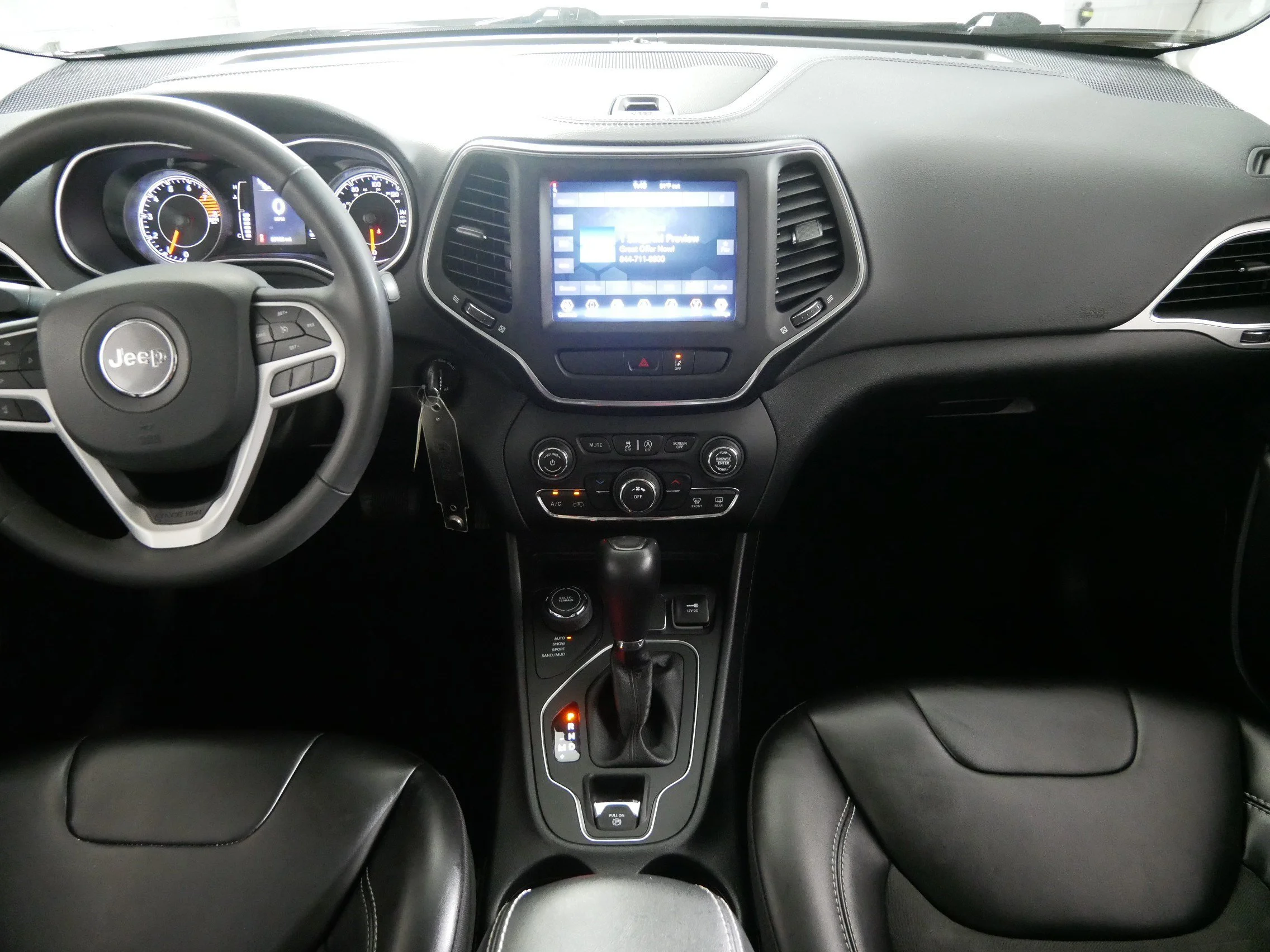 Used 2022 Bright White Clearcoat Jeep X image 10