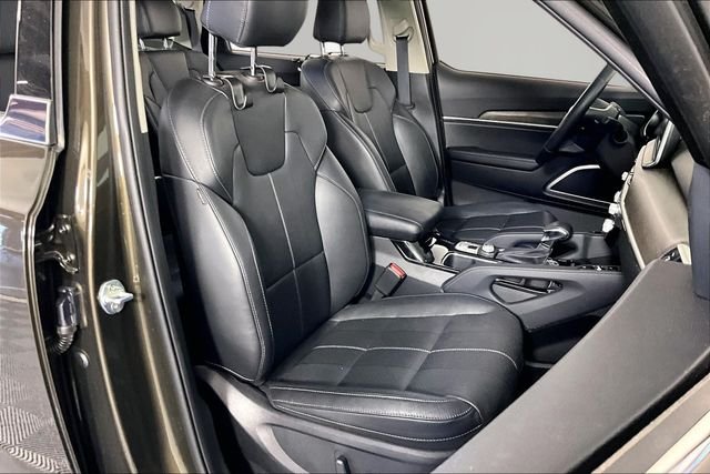Used 2020 Green Kia EX image 28