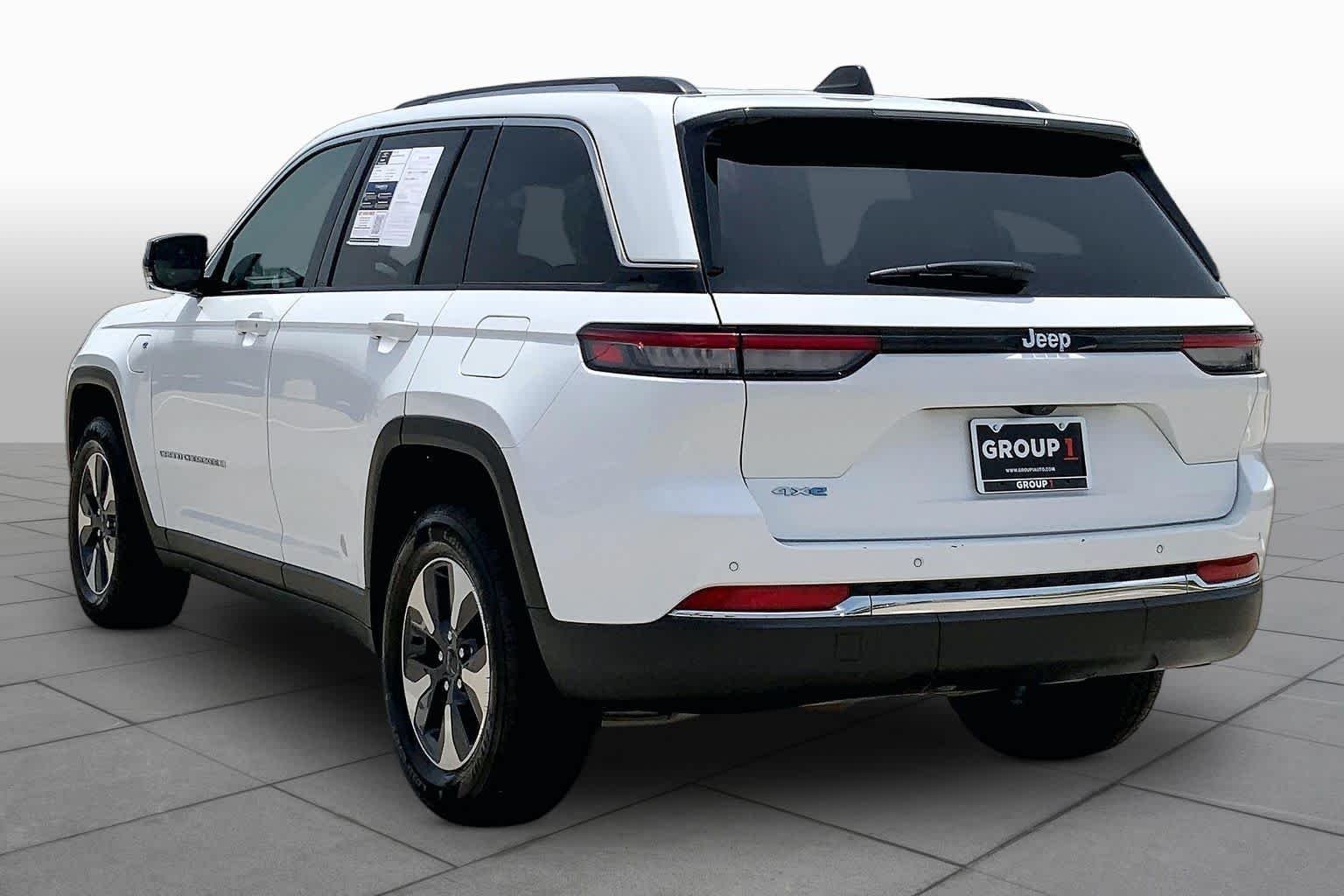 Used 2024 Bright White Clearcoat Jeep  image 12