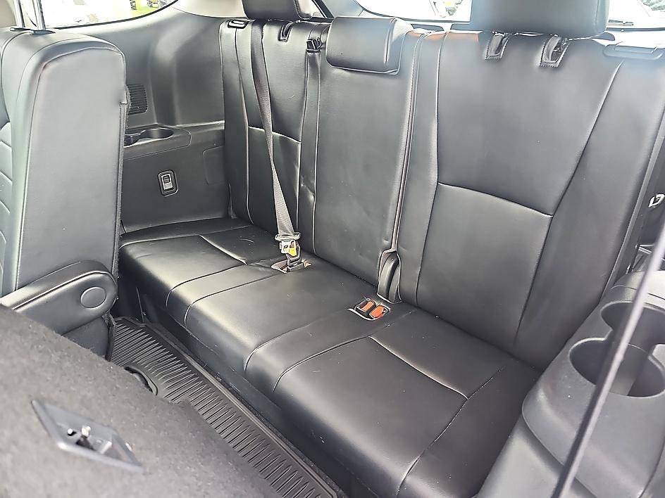 Used 2021 Blizzard Pearl Toyota Hybrid XLE image 34