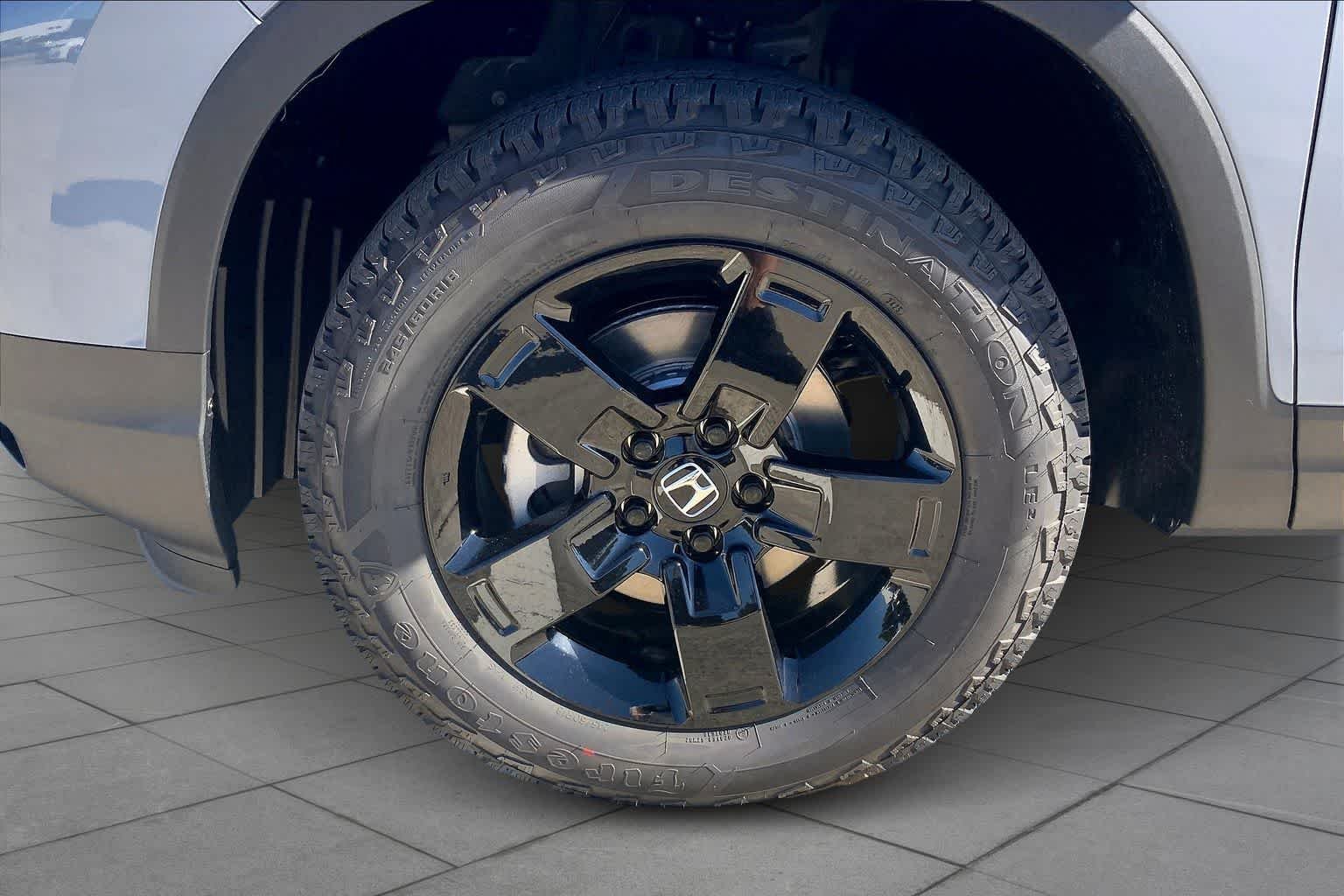 New 2026 Sonic Gray Pearl Honda Black Edition image 12