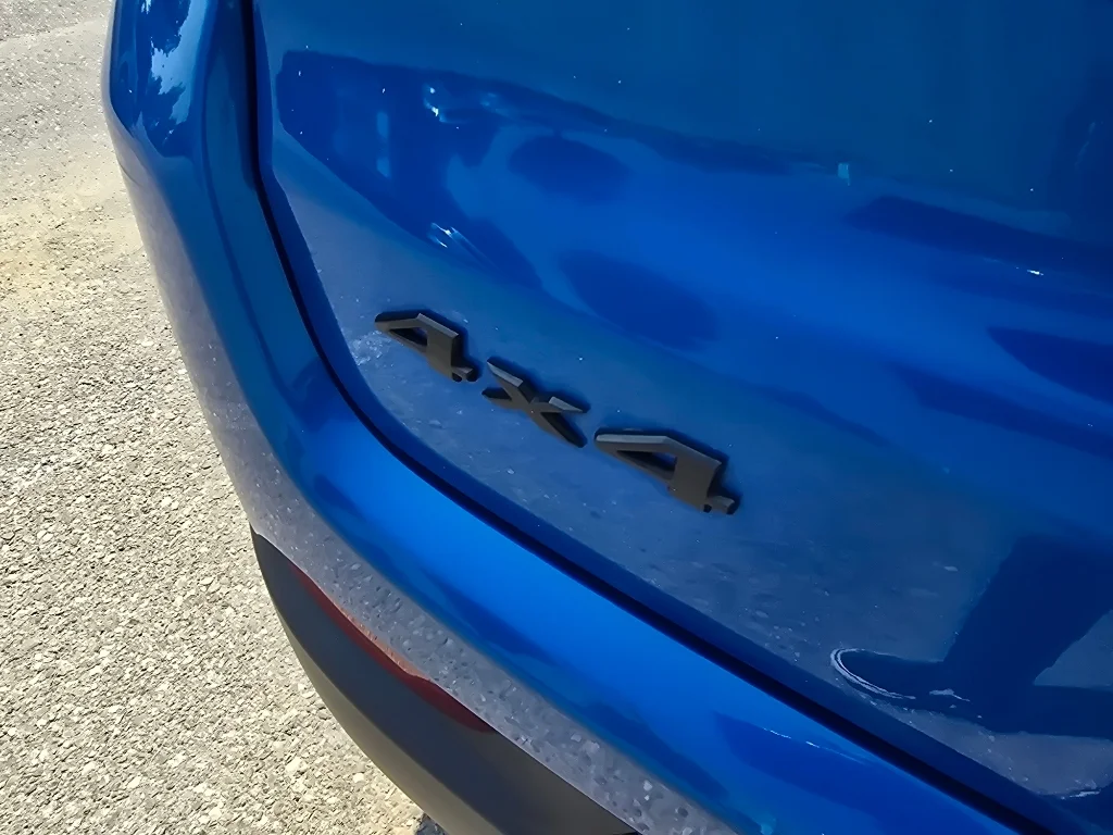 Used 2019 Laser Blue Pearlcoat Jeep Altitude image 20