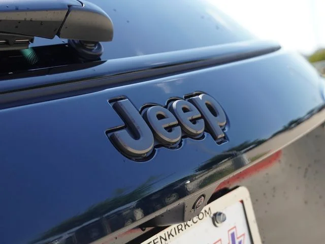 New 2026 Fathom Blue Pearl-Coat Exterior Paint Jeep Latitude image 13