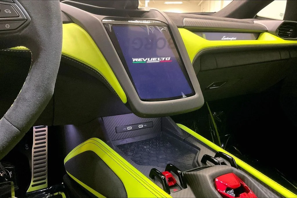 2025 Lamborghini Revuelto Base - Photo 11