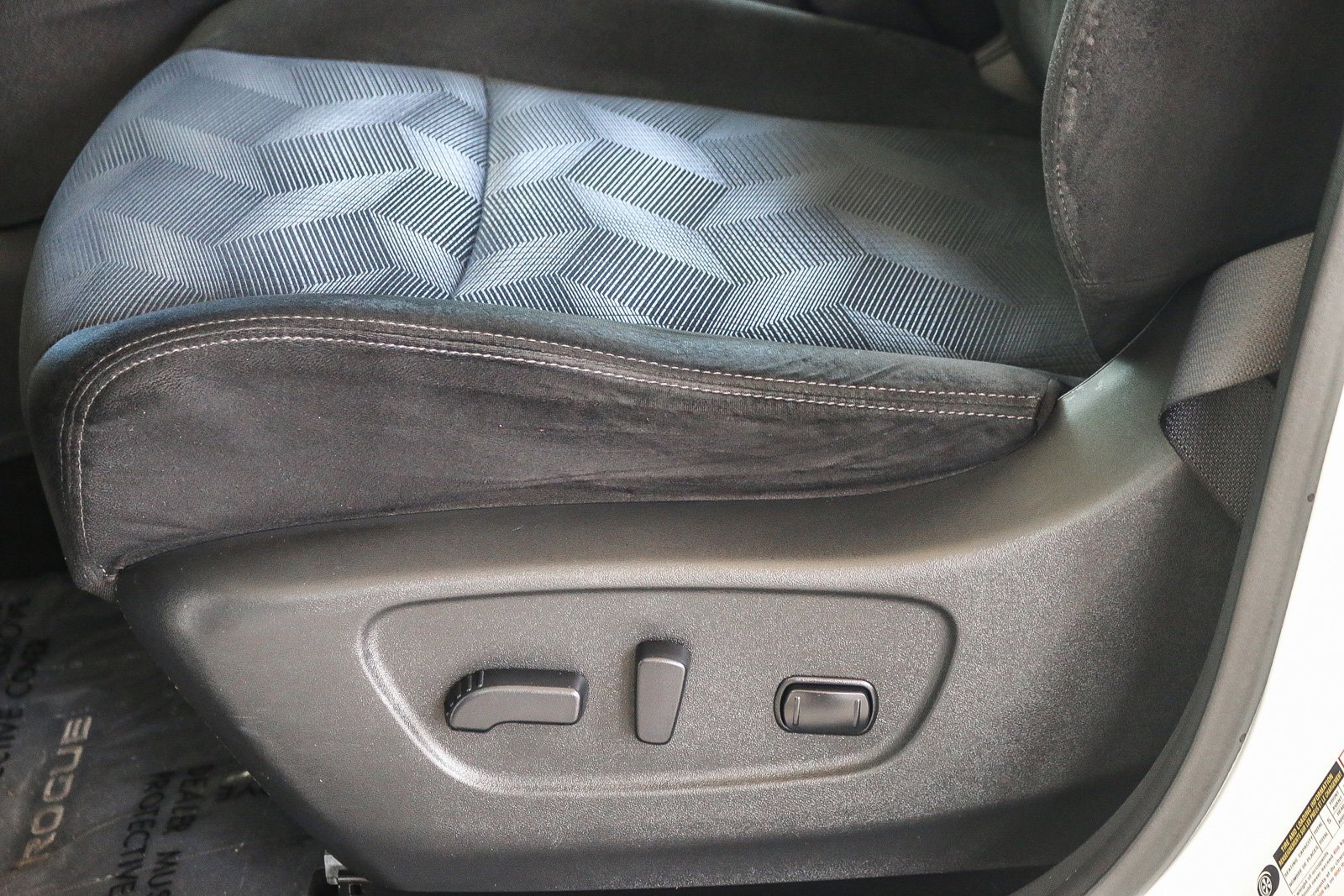 2016 Nissan Rogue SV - Photo 21
