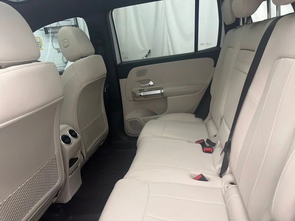 New 2026 White Mercedes-Benz GLB 250 image 19