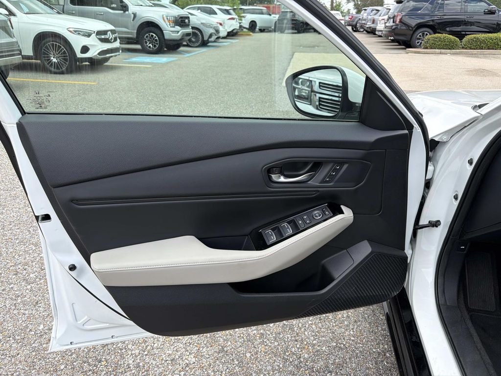 Used 2024  Honda Touring image 19