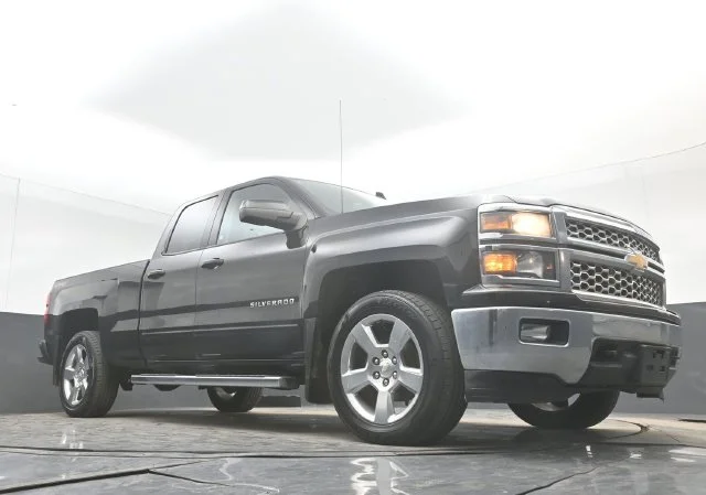 Used 2015 Black Chevrolet LT image 38