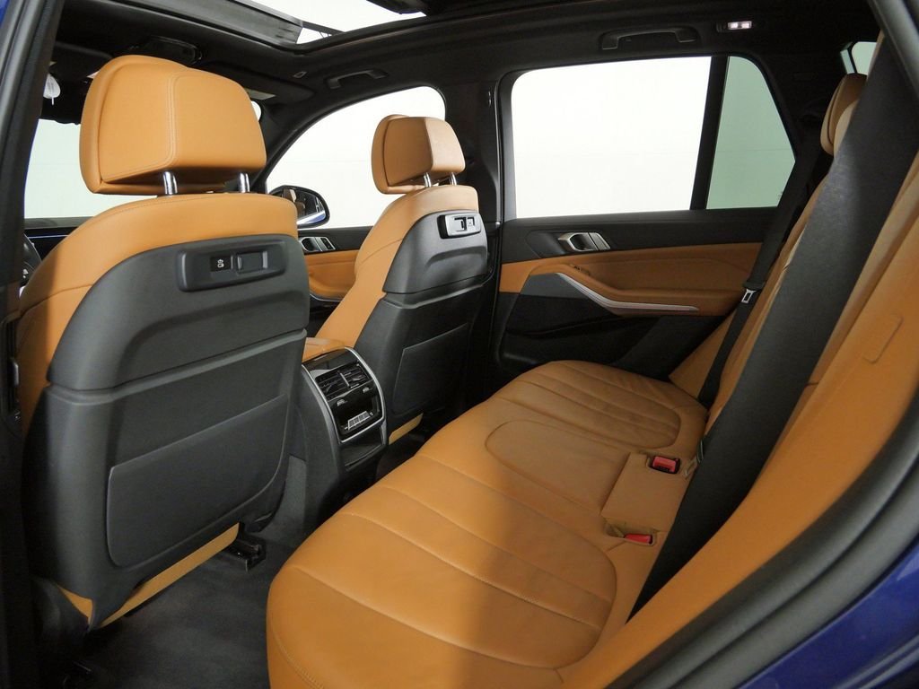 Used 2021 Phytonic Blue Metallic BMW xDrive40i image 32