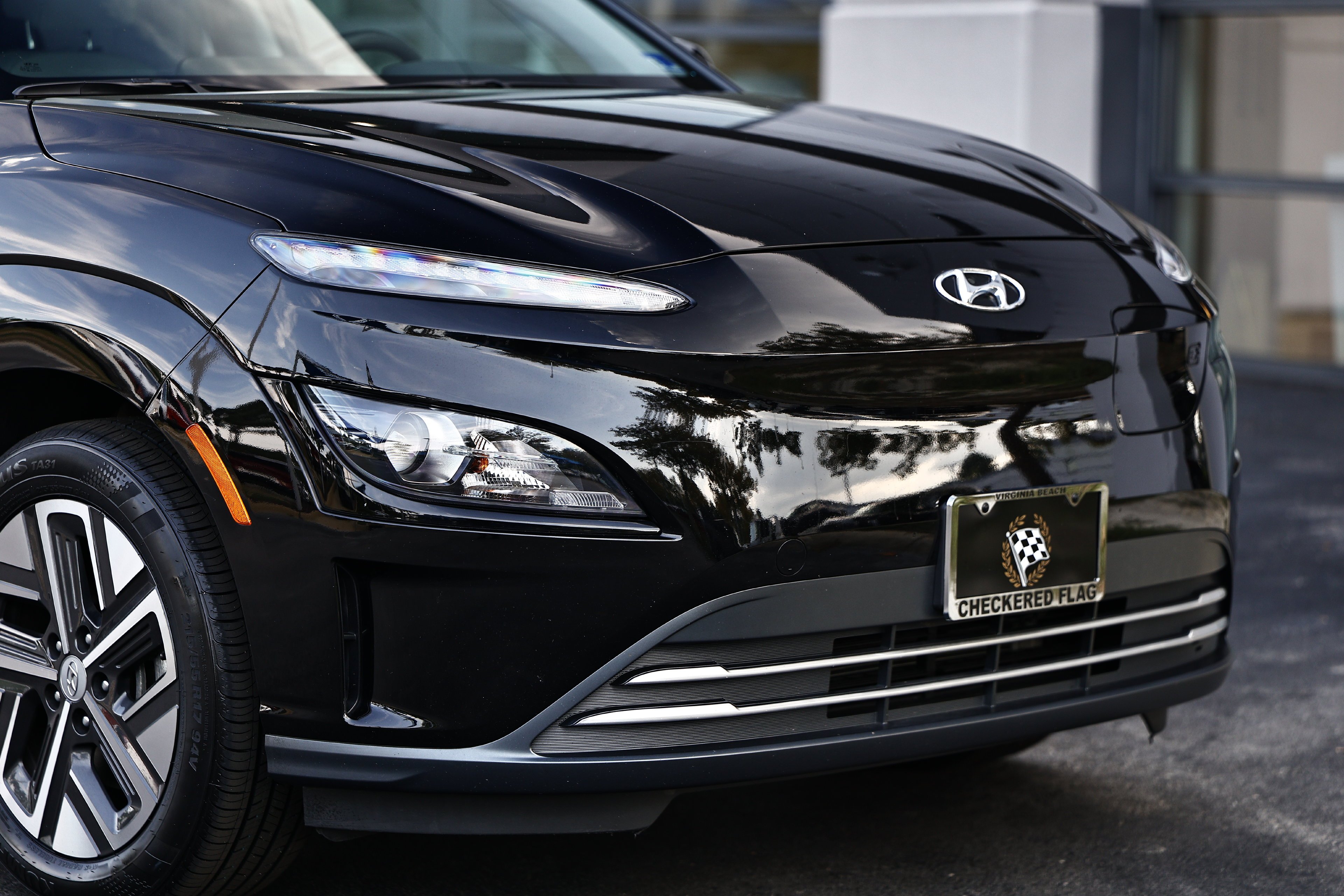Used 2023 Ultra Black Hyundai SE image 2