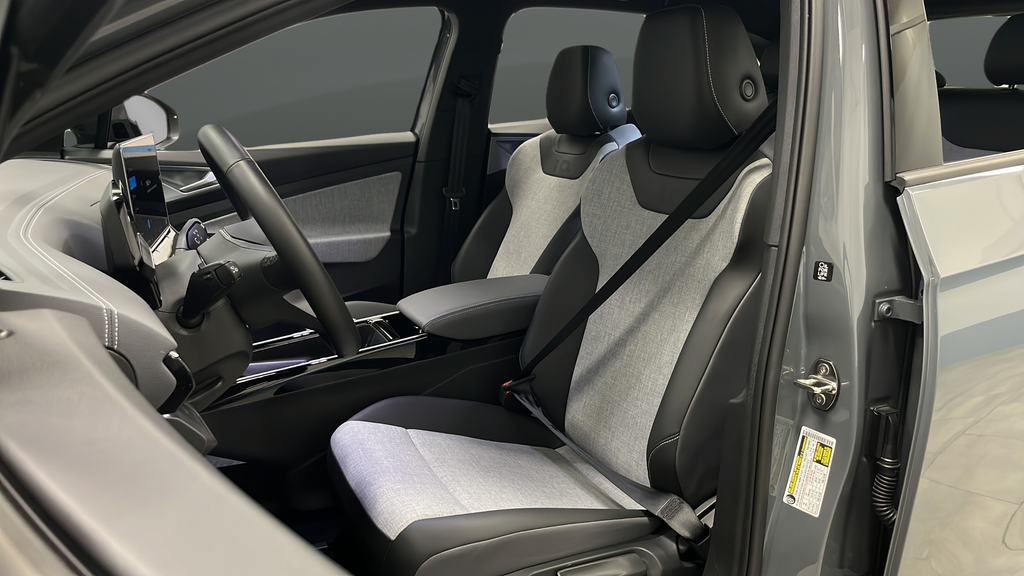 Used 2025 Gray Volkswagen Pro image 9