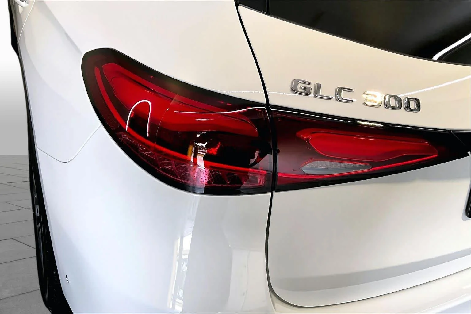 Certified Used 2026 Polar White Mercedes-Benz GLC 300 image 28