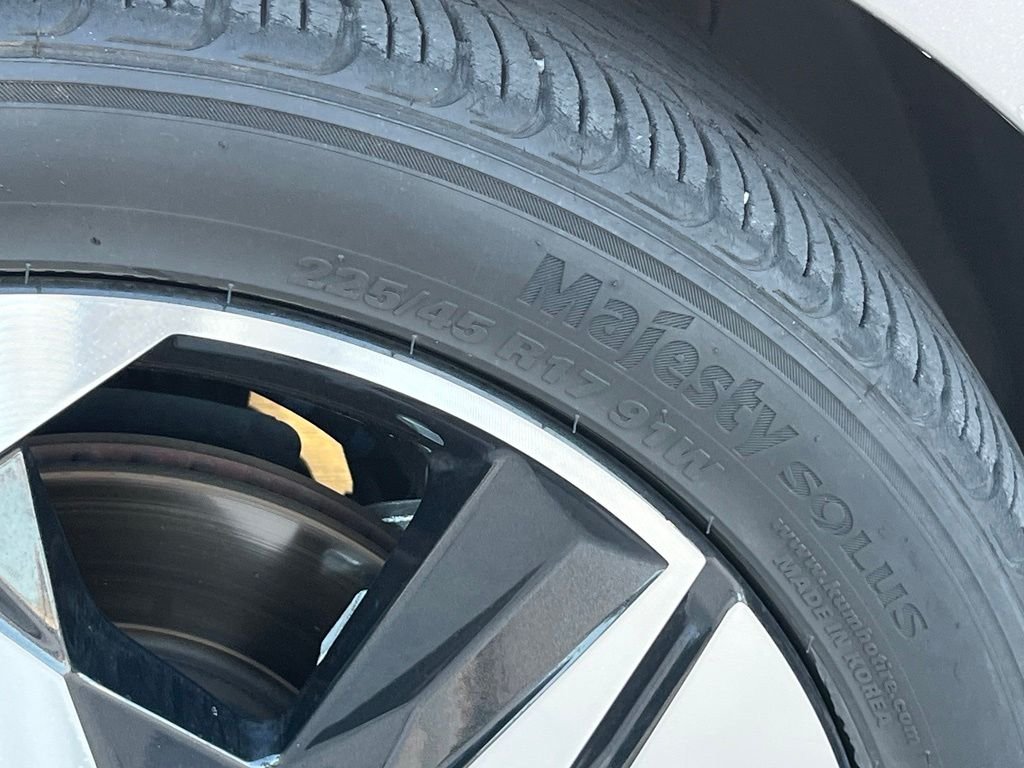 Used 2023  Hyundai SEL image 12