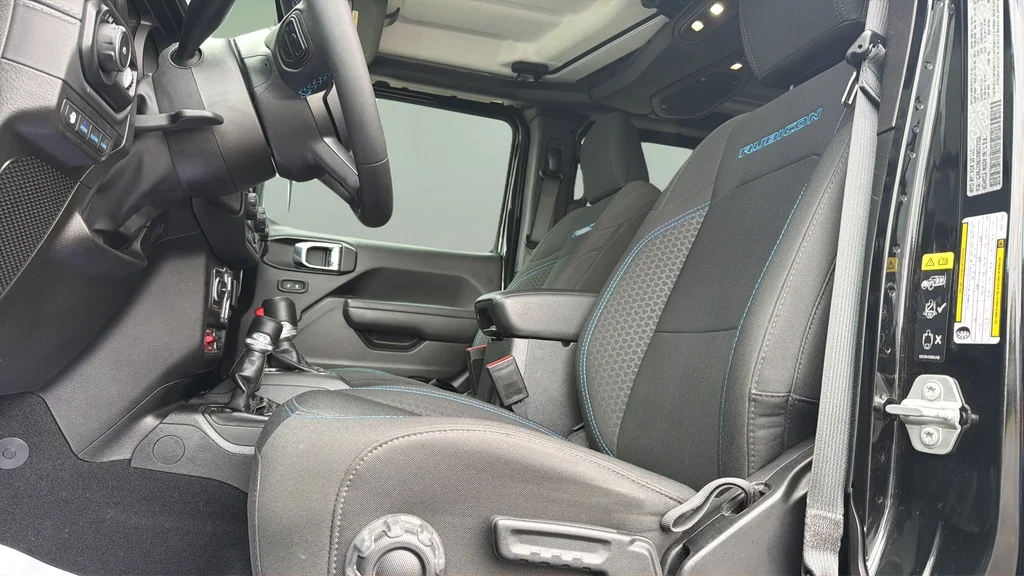 Used 2025 Black Jeep Rubicon image 17