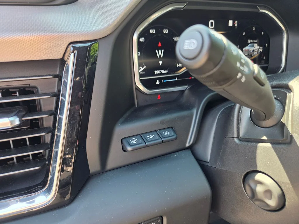 Used 2023 White GMC Denali image 15