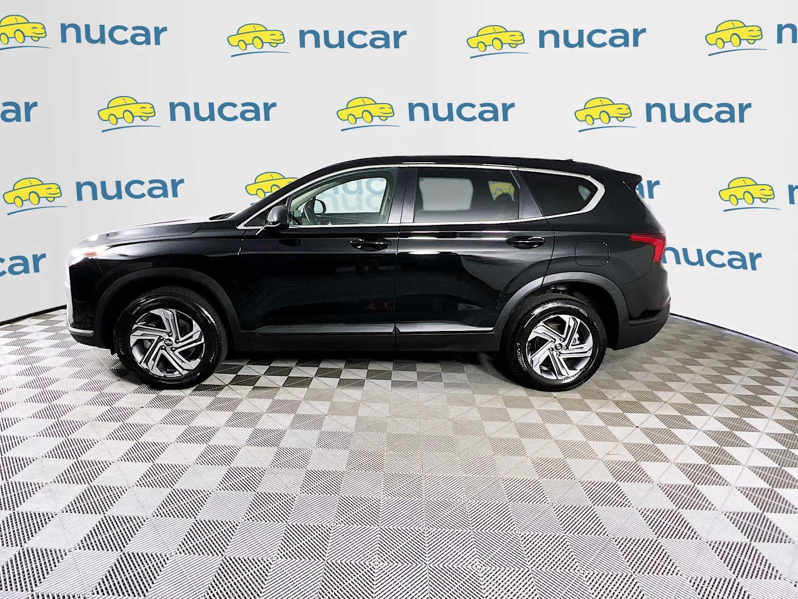 Used 2023 Twilight Black Hyundai SE image 4