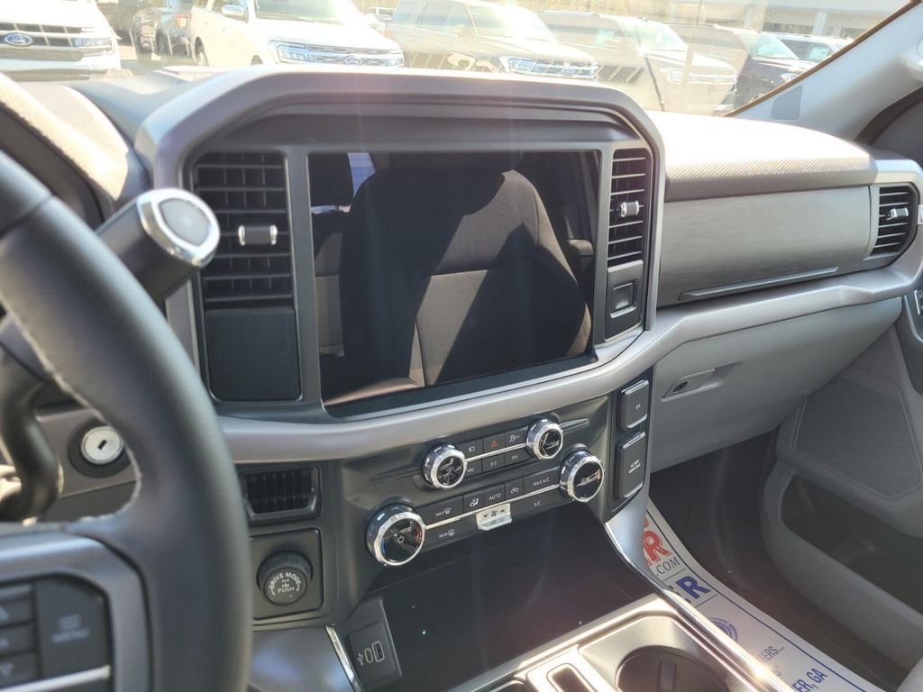 New 2025 Oxford White Ford XLT image 38