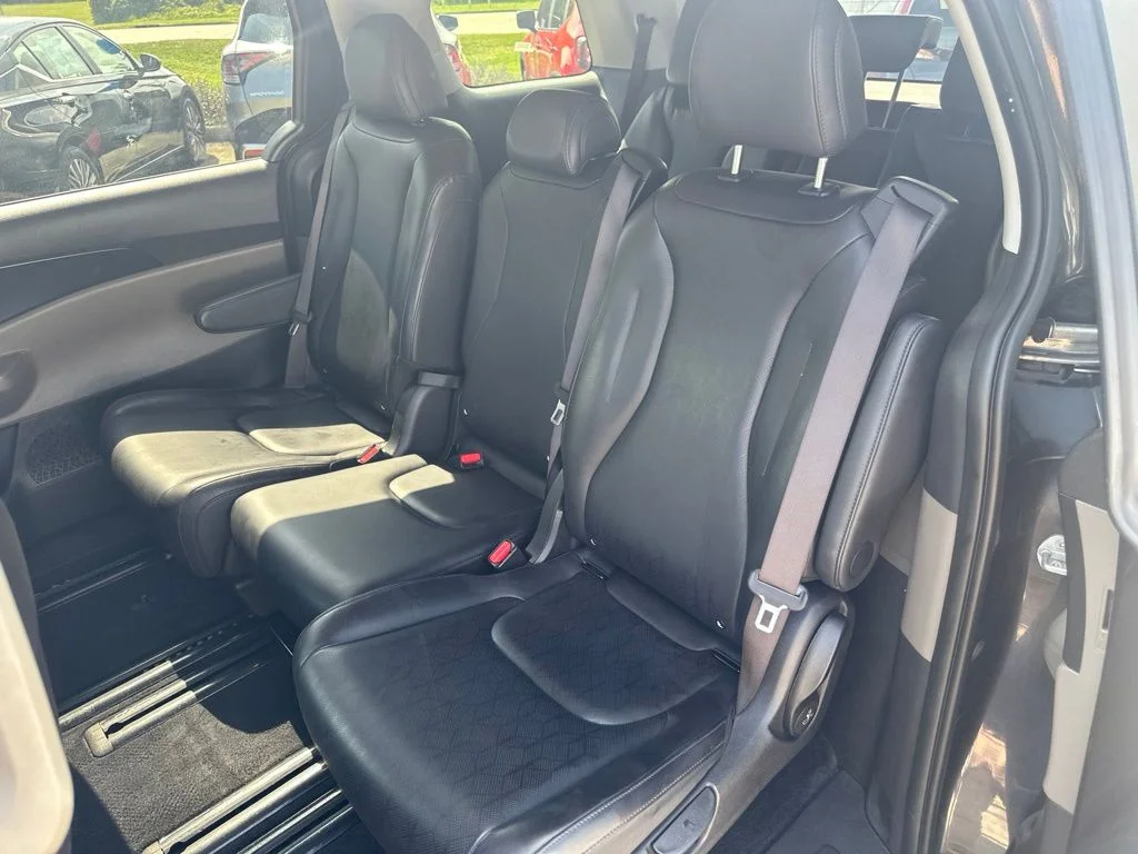 Used 2025 Gray Kia LXS image 23