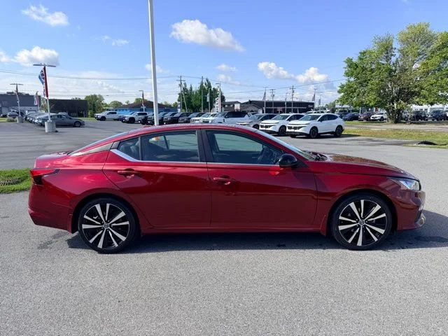 Used 2021 Scarlet Nissan 2.5 SR image 8