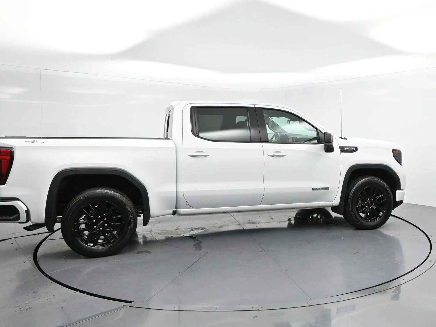 Used 2024 Summit White GMC Elevation image 8