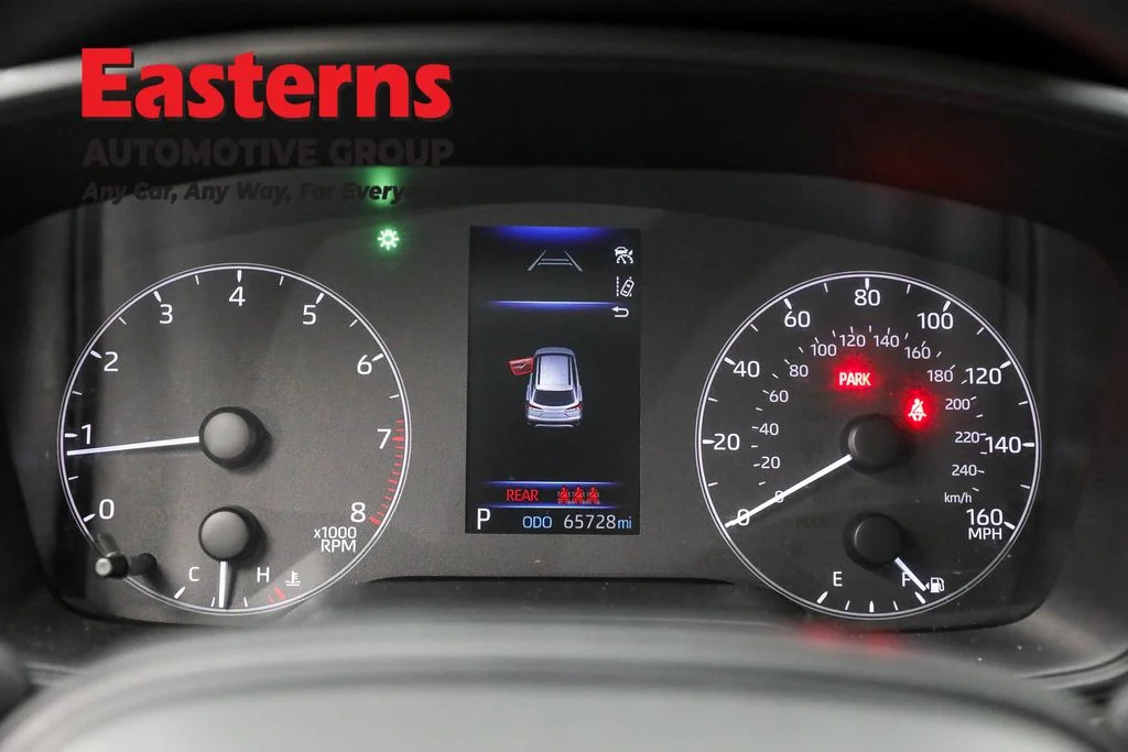 Used 2023 White Toyota L image 17