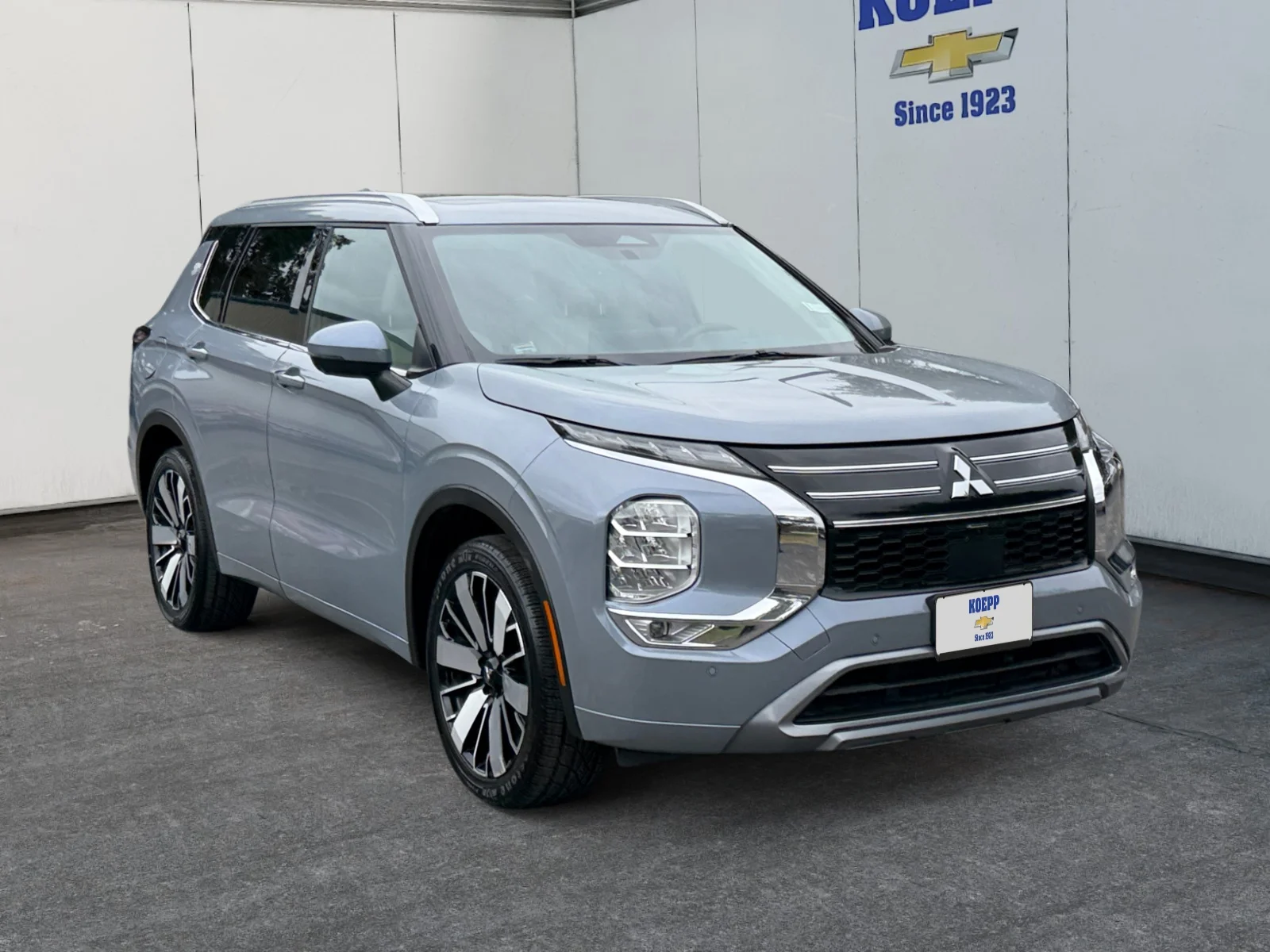 Used 2025 Black Mitsubishi SEL image 7