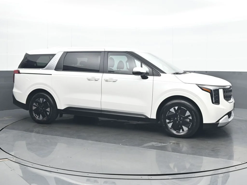Used 2026 White Kia LXS image 8