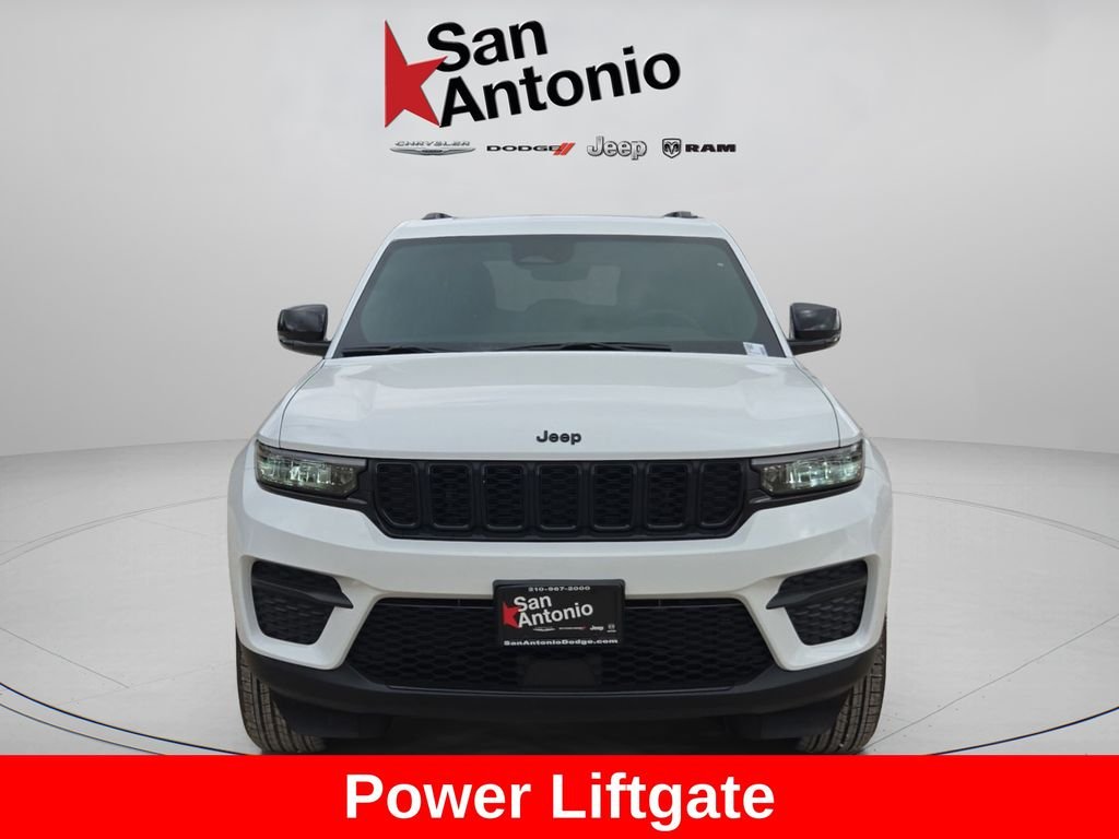 New 2025 Bright White Clear-Coat Exterior Paint Jeep Altitude X image 4