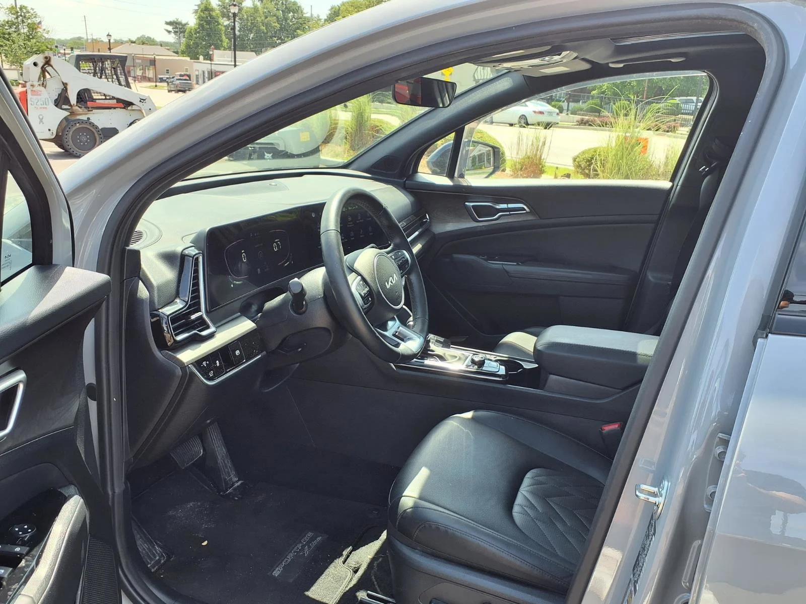 Used 2025 Wolf Gray Kia X-Line image 22